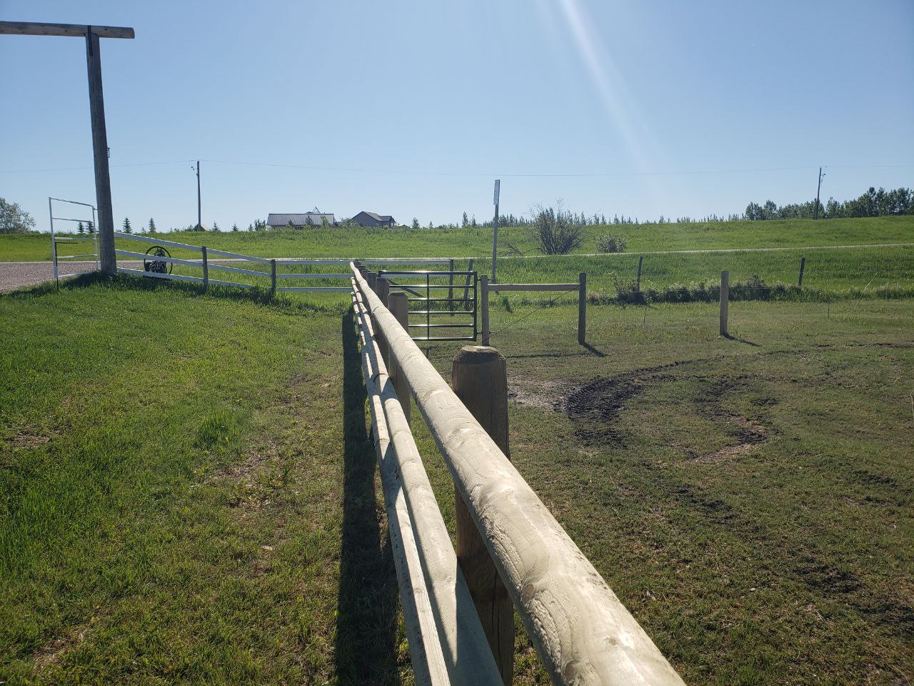 Round-Rail-Fence-for-Horses-1