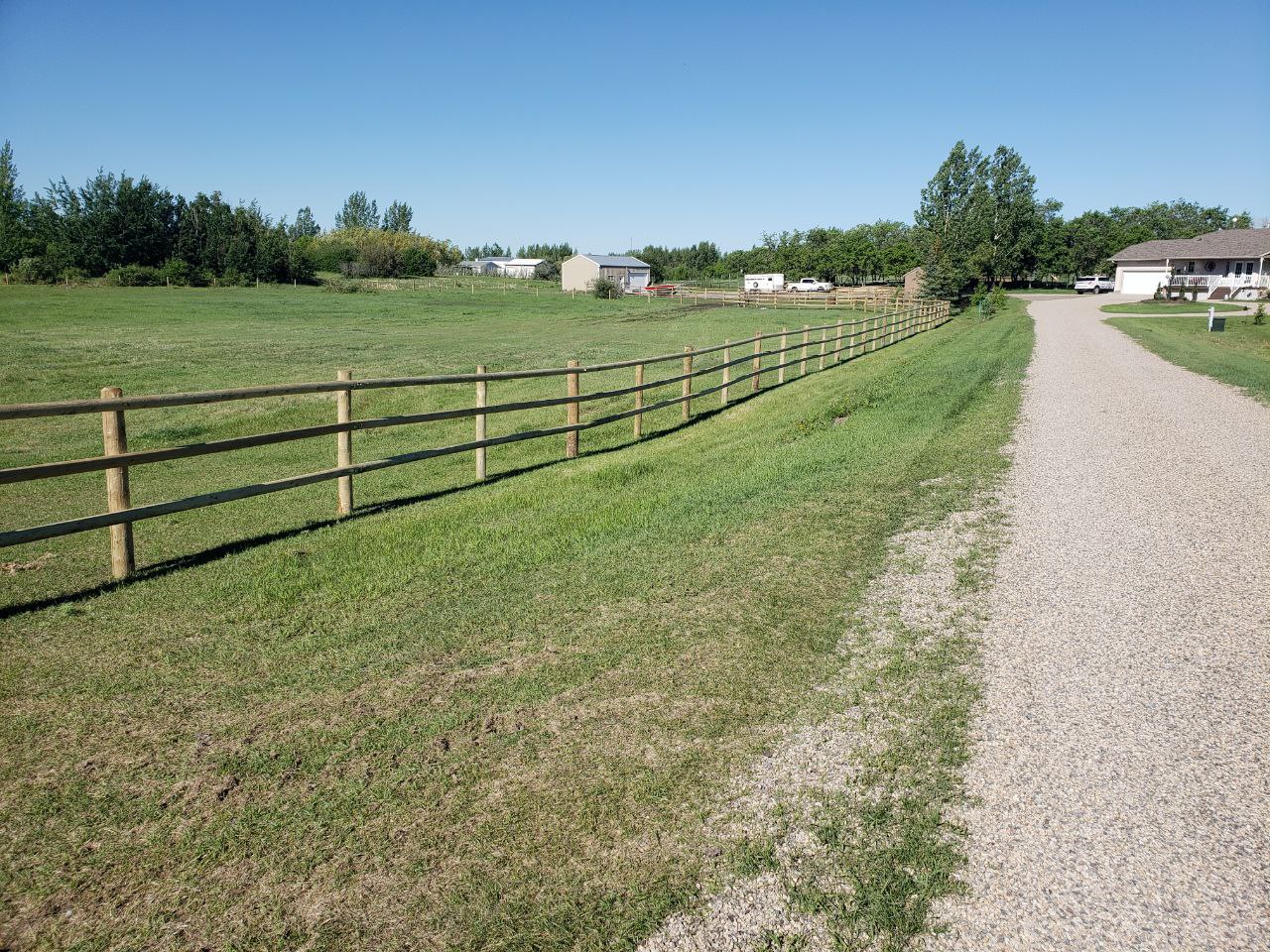 Round-Rail-Fence-for-Horses-13