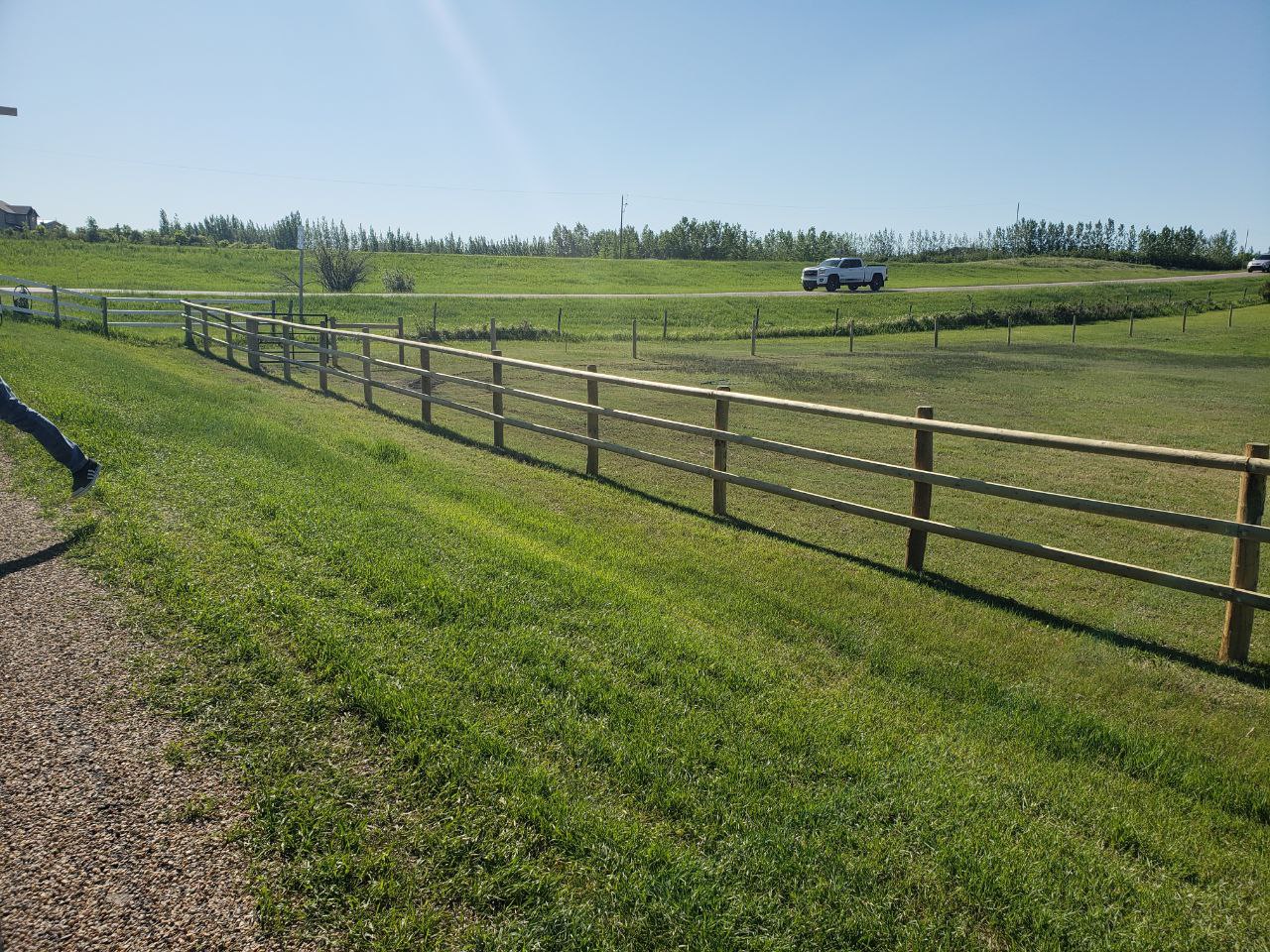 Round-Rail-Fence-for-Horses-15