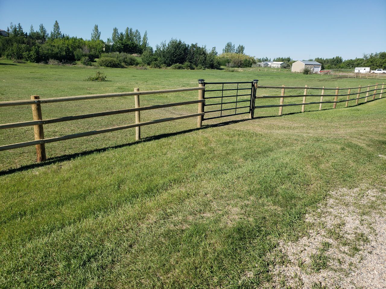 Round-Rail-Fence-for-Horses-16
