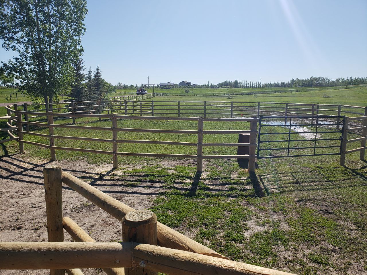 Round-Rail-Fence-for-Horses-18