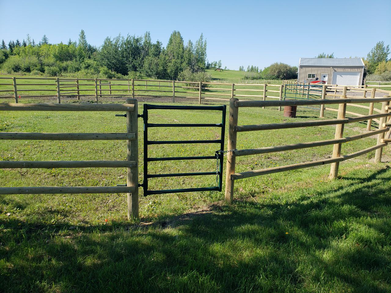 Round-Rail-Fence-for-Horses-19
