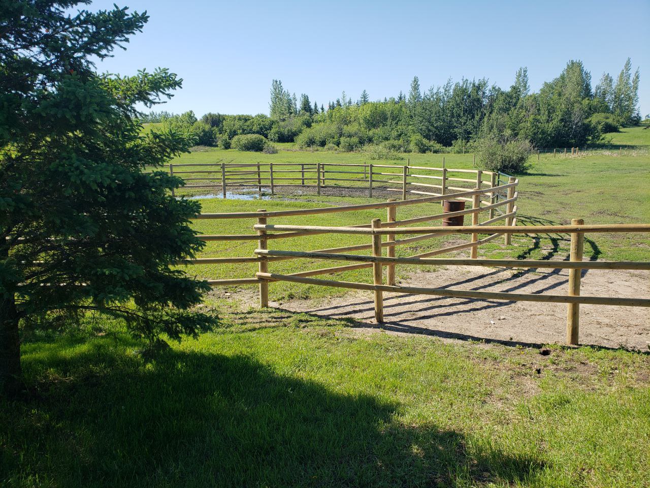Round-Rail-Fence-for-Horses-2