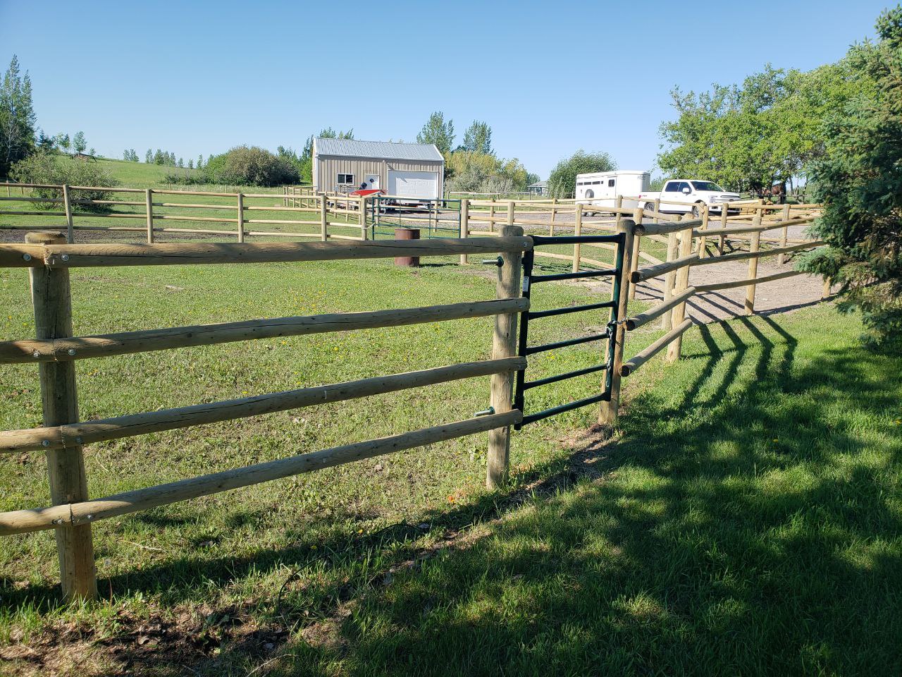 Round-Rail-Fence-for-Horses-20