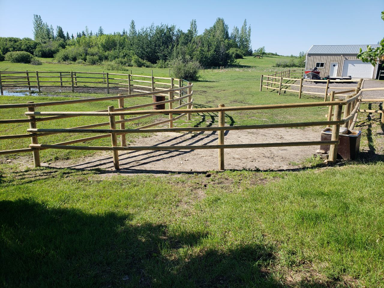 Round-Rail-Fence-for-Horses-3