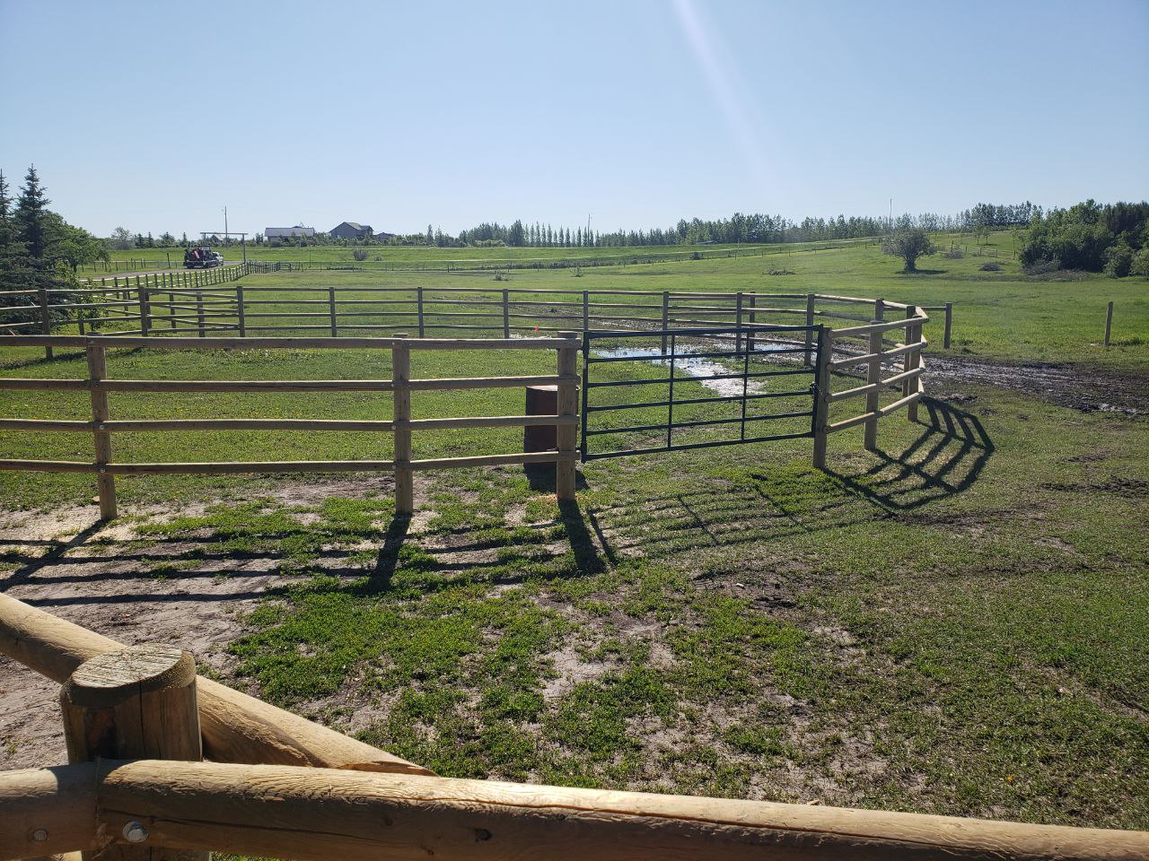 Round-Rail-Fence-for-Horses-4