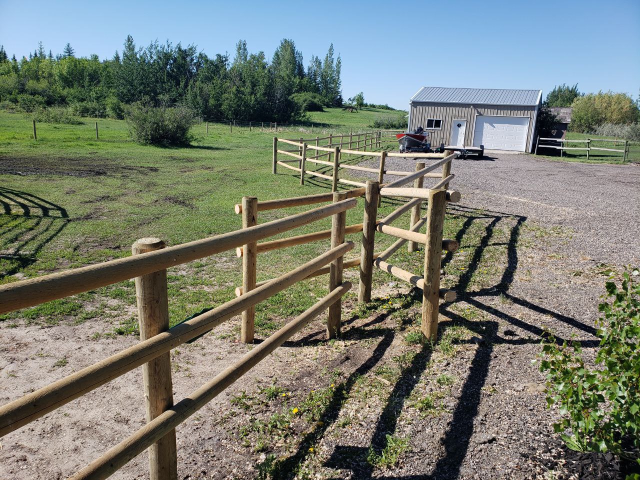 Round-Rail-Fence-for-Horses-5