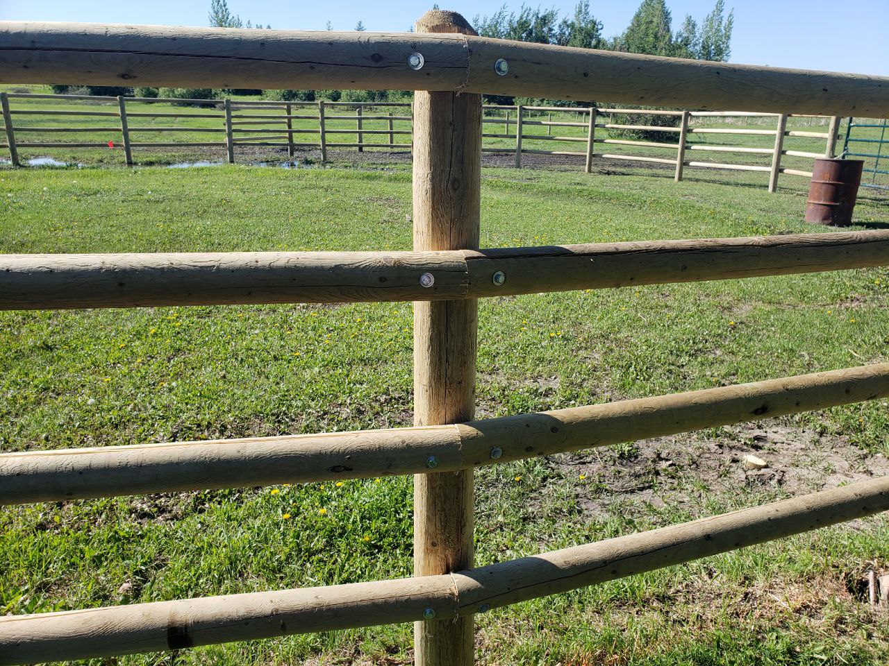 Round-Rail-Fence-for-Horses-6